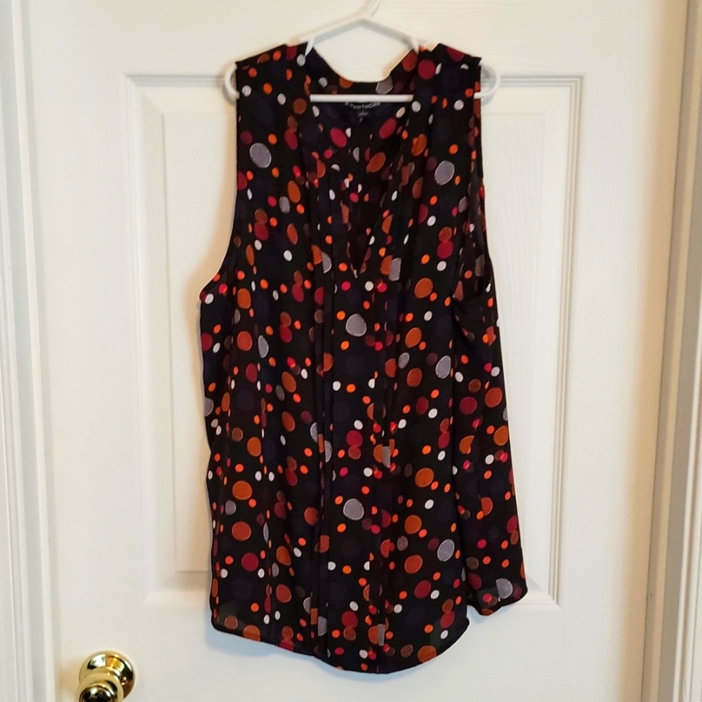 41 HAWTHORN Breyson Pleat Detail Split Neck Blouse - Size L